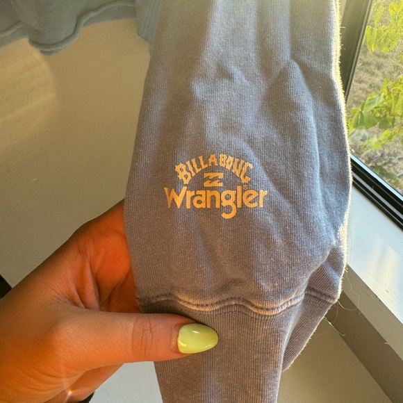 Billabong/Wrangler Crew Neck - Picture 2 of 3